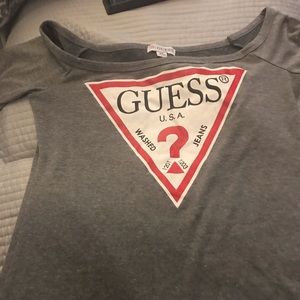 Guess t shirt medium